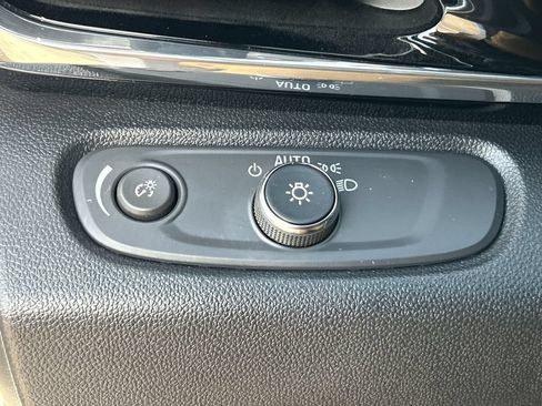 Used 2025 Buick Envista Avenir FWD image 18
