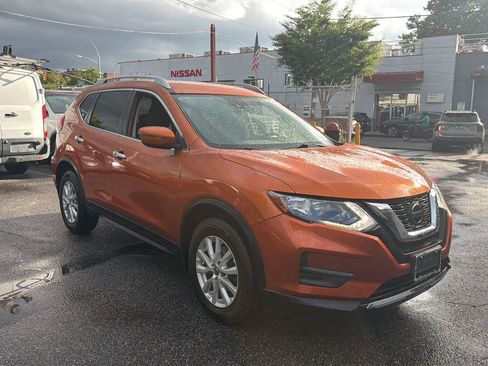 Used 2019 Nissan Rogue SV AWD/4WD image 3