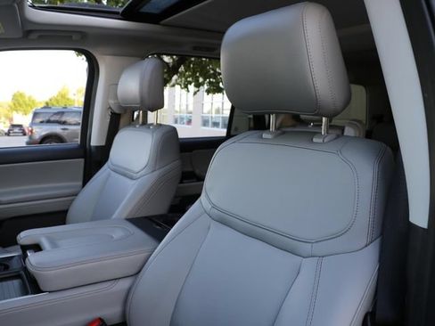 Used 2025 Ford Expedition Active AWD/4WD image 21