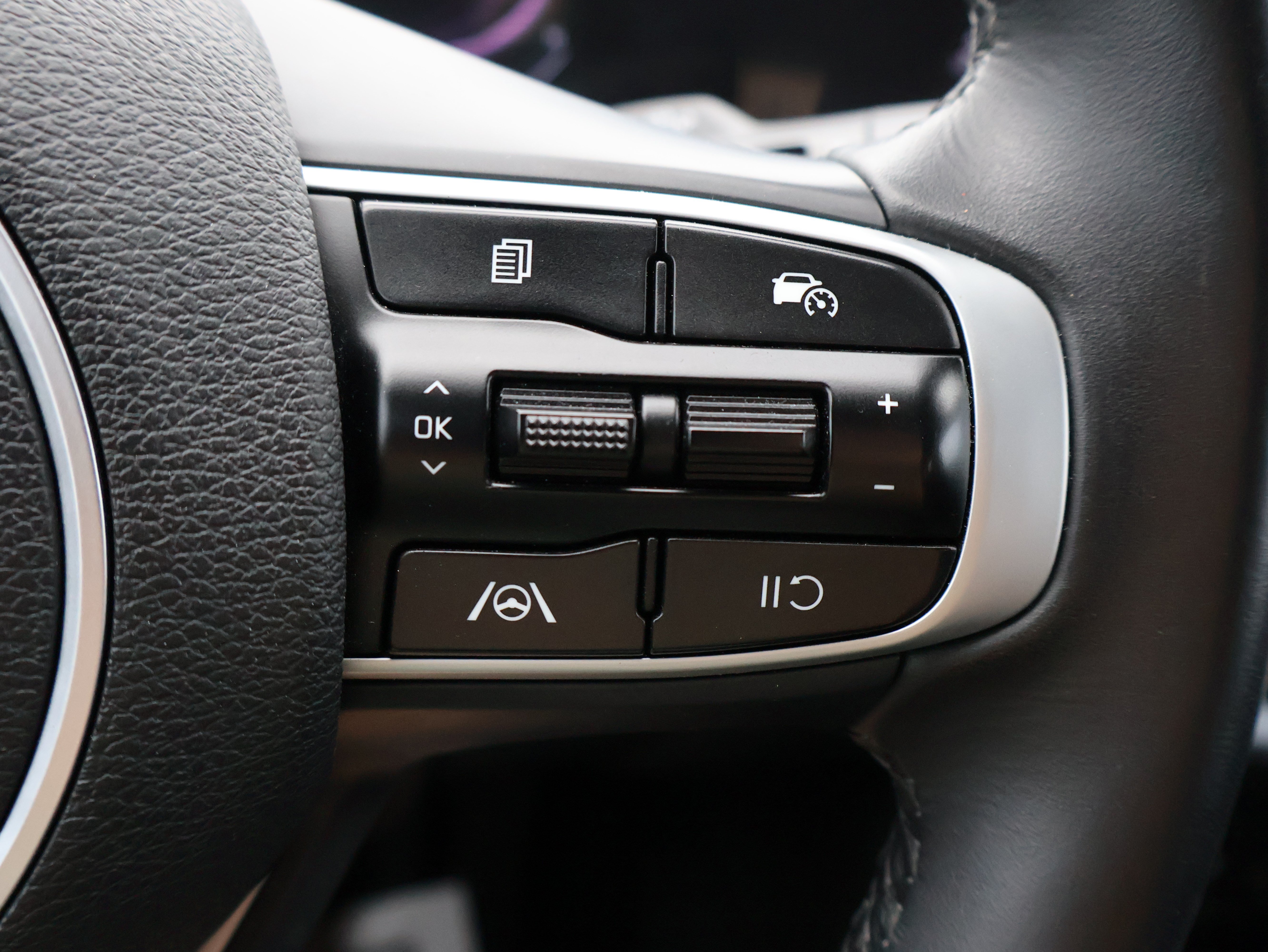 Used 2024 Kia Sportage EX FWD image 27
