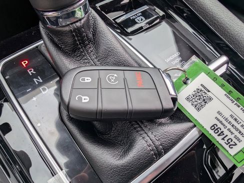 New 2025 Jeep Compass Limited w/ Sun & Sound Group image 18