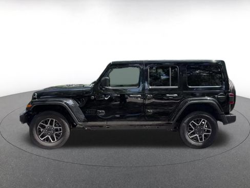 Used 2025 Jeep Wrangler Unlimited Sahara AWD/4WD image 9