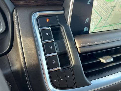 Used 2023 Chevrolet Suburban Z71 w/ Off-Road Capability Package image 21