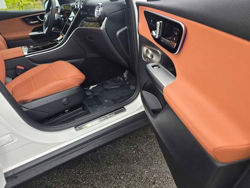 Used 2026 Mercedes-Benz GLC 300 image 10