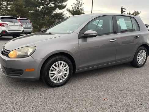 Used 2010 Volkswagen Golf 4-Door image 15