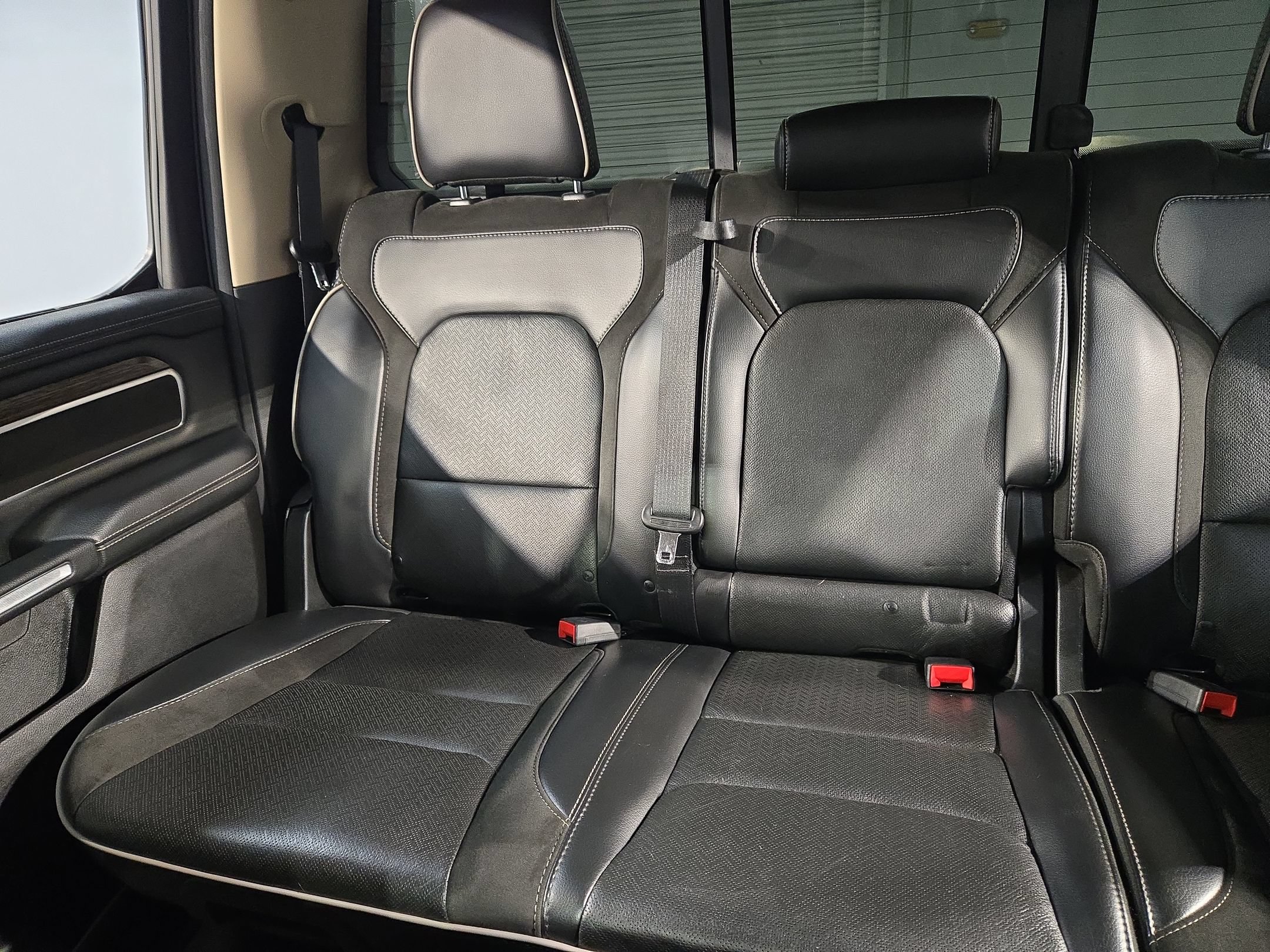 Used 2019 RAM 1500 Laramie AWD/4WD image 12