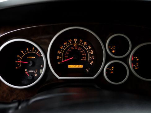 Used 2010 Toyota Tundra 4x4 CrewMax image 21