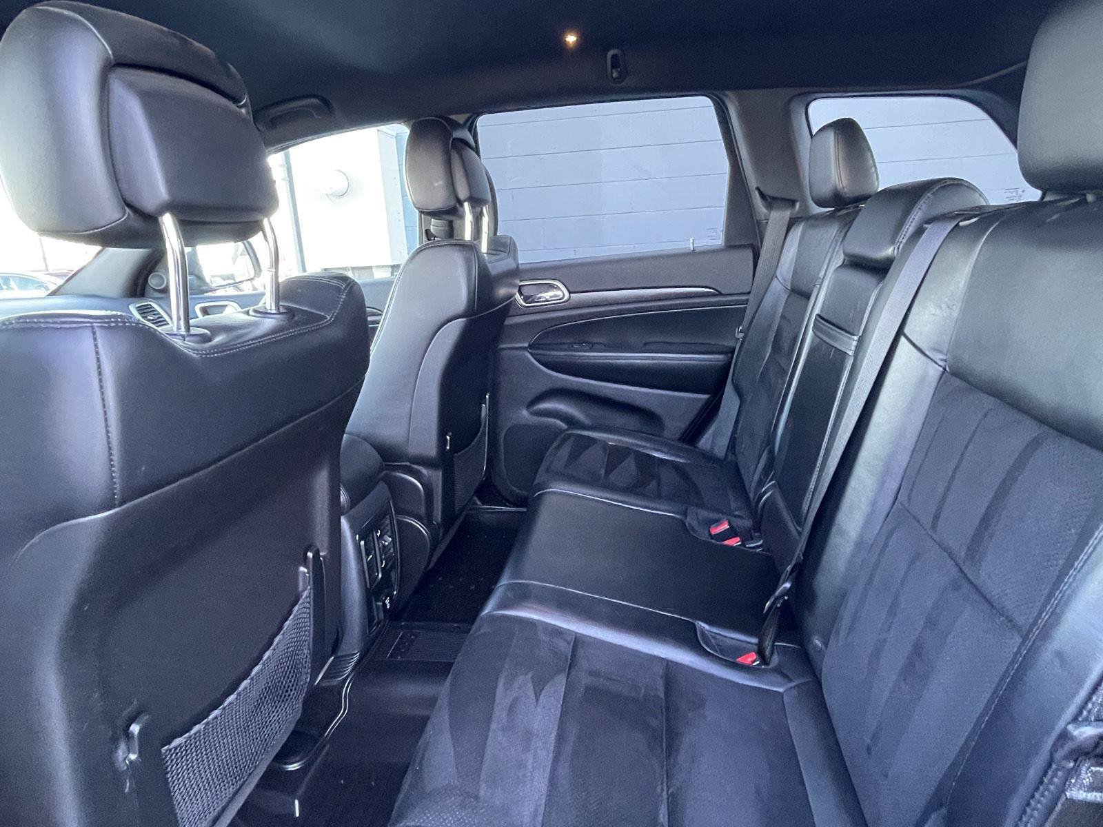 Used 2018 Jeep Grand Cherokee Altitude AWD/4WD image 12