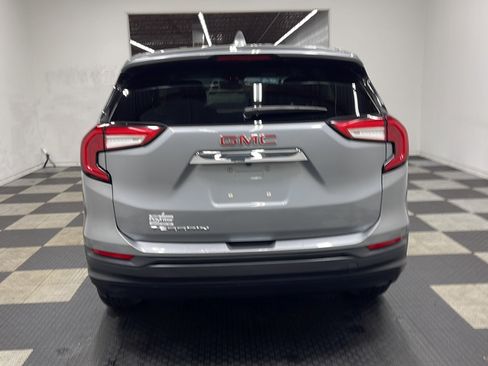 Used 2024 GMC Terrain SLE FWD image 16