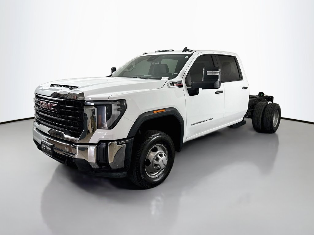 Used 2025 GMC Sierra 3500 Pro w/ Convenience Package AWD/4WD image 3
