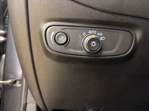 Used 2022 Chevrolet Equinox RS w/ RS Leather Package FWD image 33