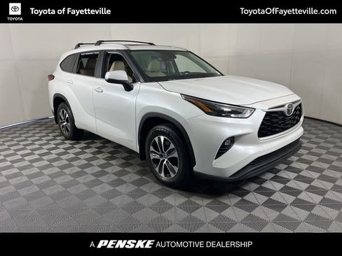 Used 2023 Toyota Highlander XLE image 19