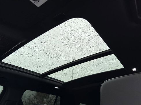 Used 2024 Chevrolet Tahoe Z71 w/ Luxury Package image 13