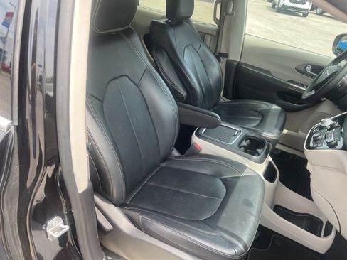 Used 2022 Chrysler Pacifica Touring-L FWD image 50