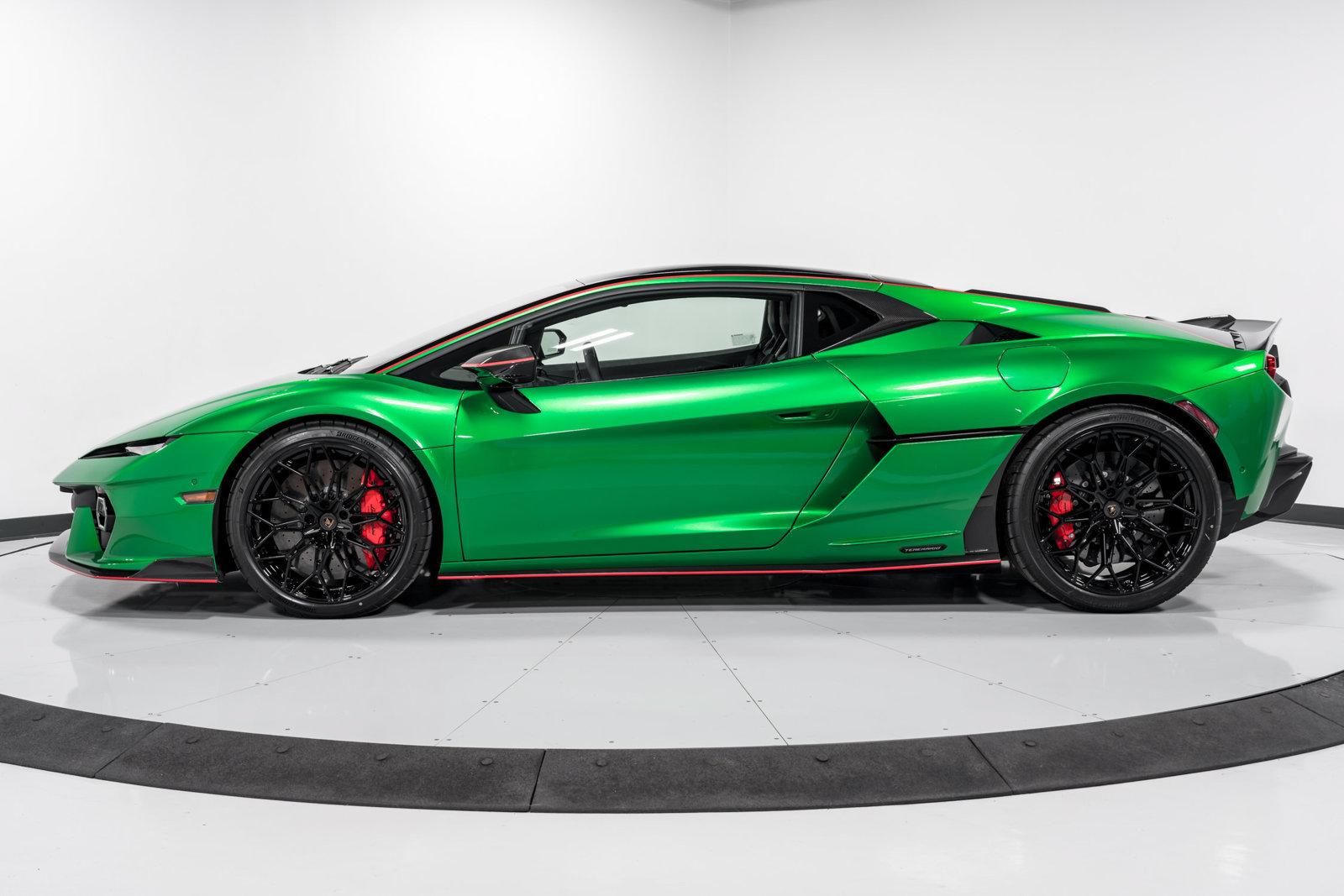 Used 2026 Lamborghini Temerario AWD/4WD image 6