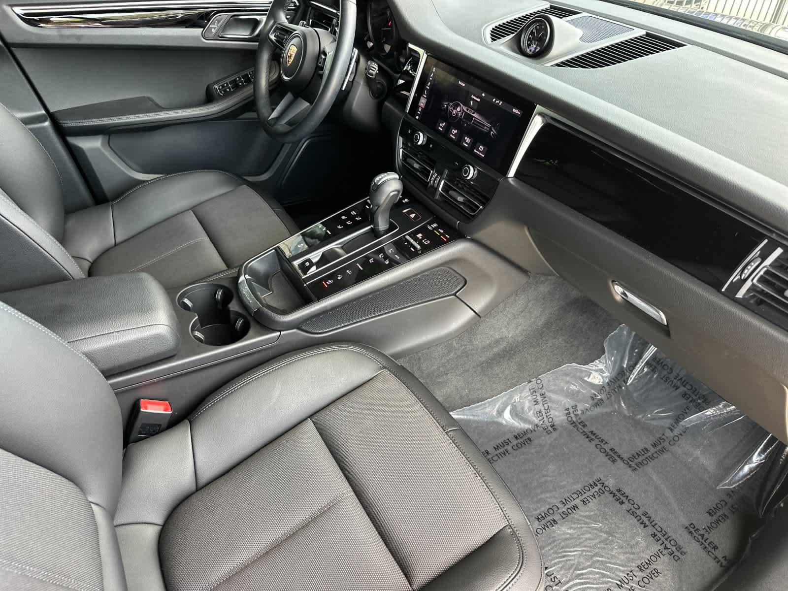 Certified 2024 Porsche Macan AWD/4WD image 17