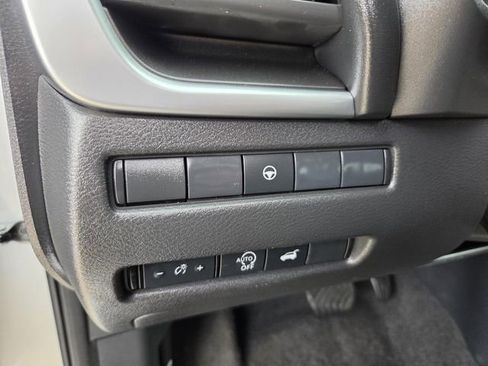 Used 2025 Nissan Rogue SV FWD image 6