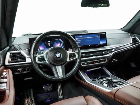 Used 2023 BMW X7 xDrive40i w/ M Sport Package AWD/4WD image 4
