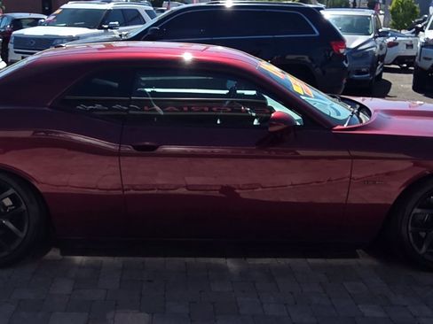 Used 2019 Dodge Challenger R/T w/ Driver Convenience Group RWD image 4