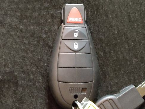 Used 2018 Dodge Grand Caravan SE w/ UConnect Hands-Free Group FWD image 32