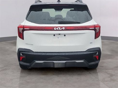 Certified 2024 Kia Seltos X-Line image 5