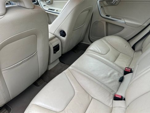 Used 2013 Volvo S60 T5 image 9