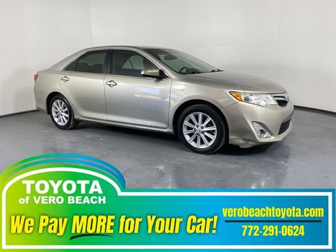 Used 2014 Toyota Camry XLE image 1