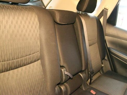 Used 2018 Nissan Rogue SV image 13