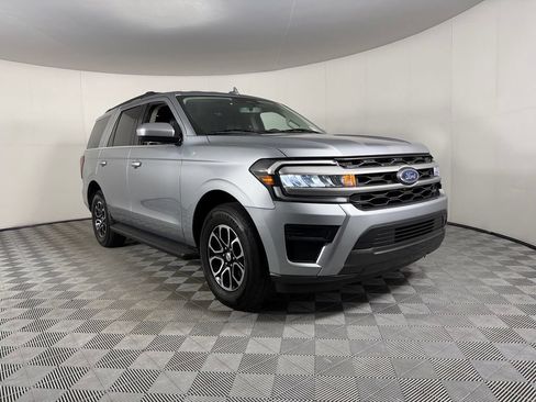 Used 2024 Ford Expedition XLT AWD/4WD image 5