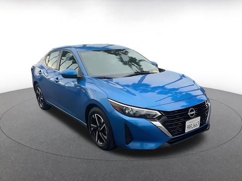 Used 2025 Nissan Sentra SV image 3