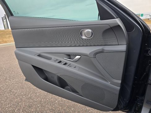 New 2026 Hyundai Elantra SE FWD image 17