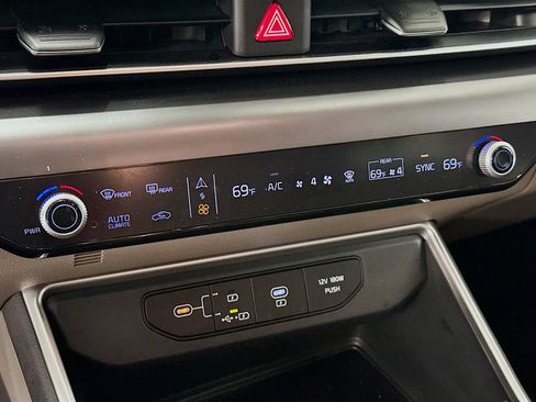 Used 2026 Kia Carnival FWD image 24