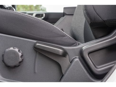 Used 2025 Ford Bronco Big Bend image 16