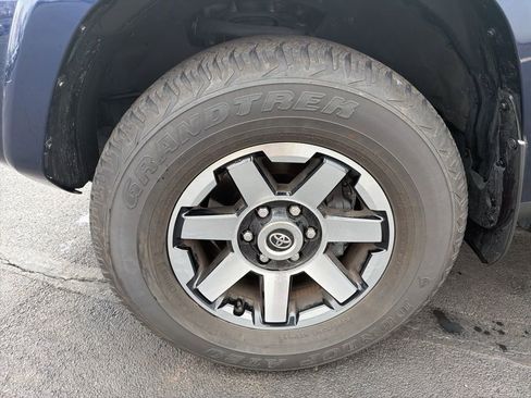 Used 2024 Toyota 4Runner TRD Off-Road Premium image 11