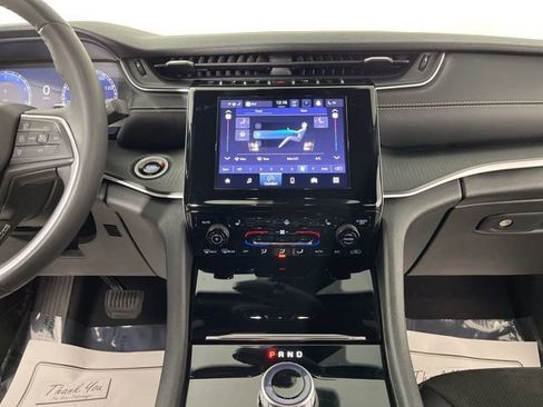 Used 2024 Jeep Grand Cherokee L Laredo image 25