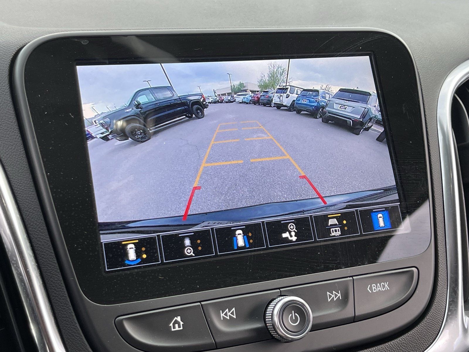 Used 2024 Chevrolet Equinox LT FWD image 30