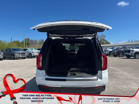 Certified 2024 GMC Yukon SLT w/ SLT Luxury Package image 17
