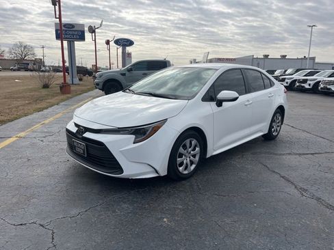 Used 2024 Toyota Corolla LE image 3