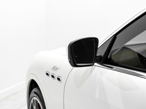 Used 2023 Maserati Levante GT image 38