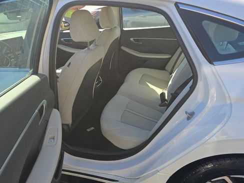 Used 2025 Hyundai Sonata SEL FWD image 12