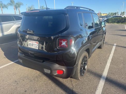 Used 2018 Jeep Renegade Altitude w/ UConnect 8.4 Nav Group FWD image 5