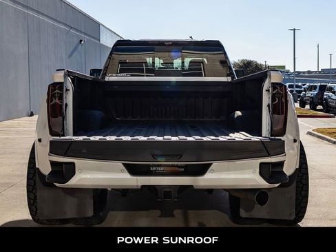 Used 2025 GMC Sierra 3500 Denali w/ Denali Reserve Package image 9