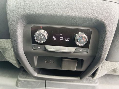 Used 2024 Chevrolet Traverse RS image 41