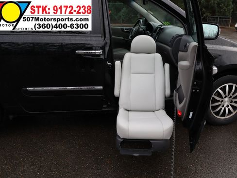 Used 2012 Kia Sedona EX w/ Luxury Pkg image 24