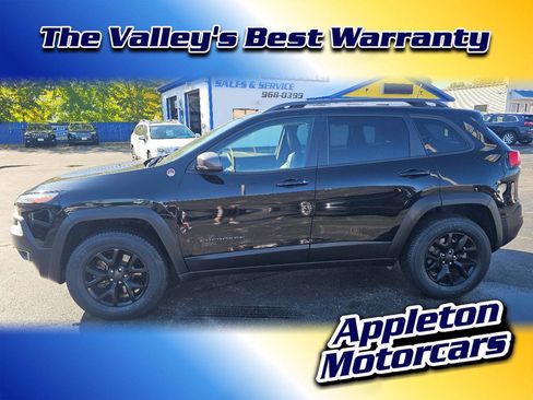 Used 2017 Jeep Cherokee Trailhawk image 1