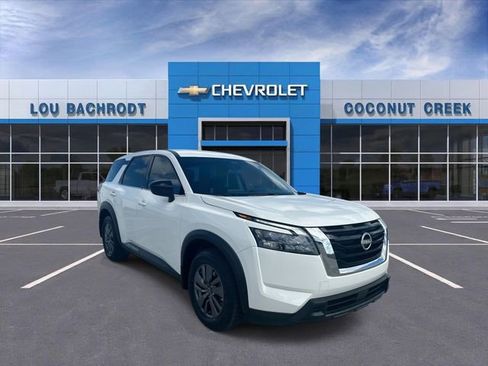 Used 2024 Nissan Pathfinder S FWD image 1
