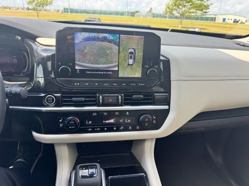 Used 2022 Nissan Pathfinder Platinum w/ Cargo Package image 11