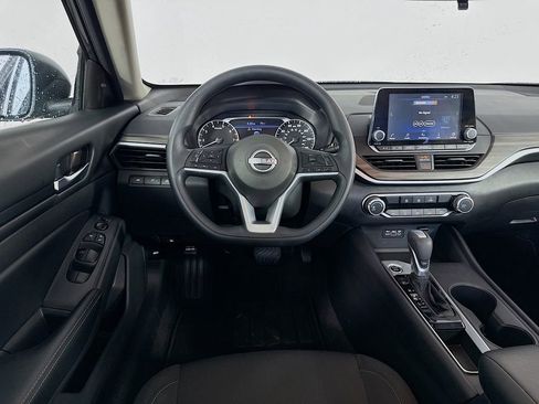 Used 2025 Nissan Altima 2.5 SV image 21