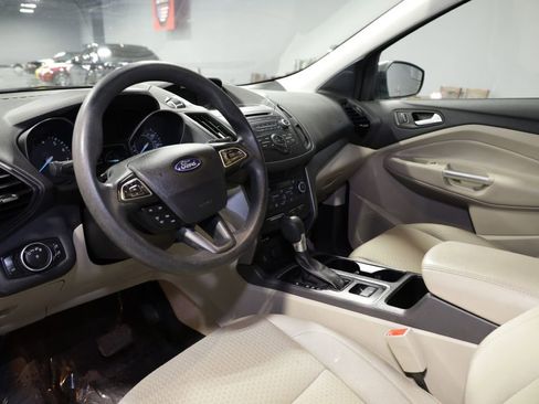 Used 2017 Ford Escape SE w/ SE Cold Weather Package AWD/4WD image 17