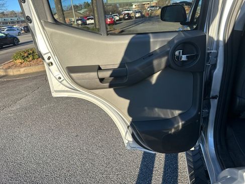 Used 2011 Nissan Xterra X image 21